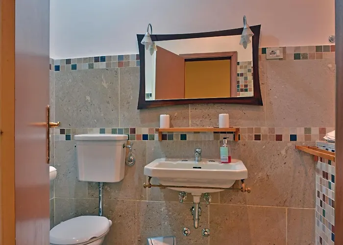 לינה וארוחת בוקר Elion 4*